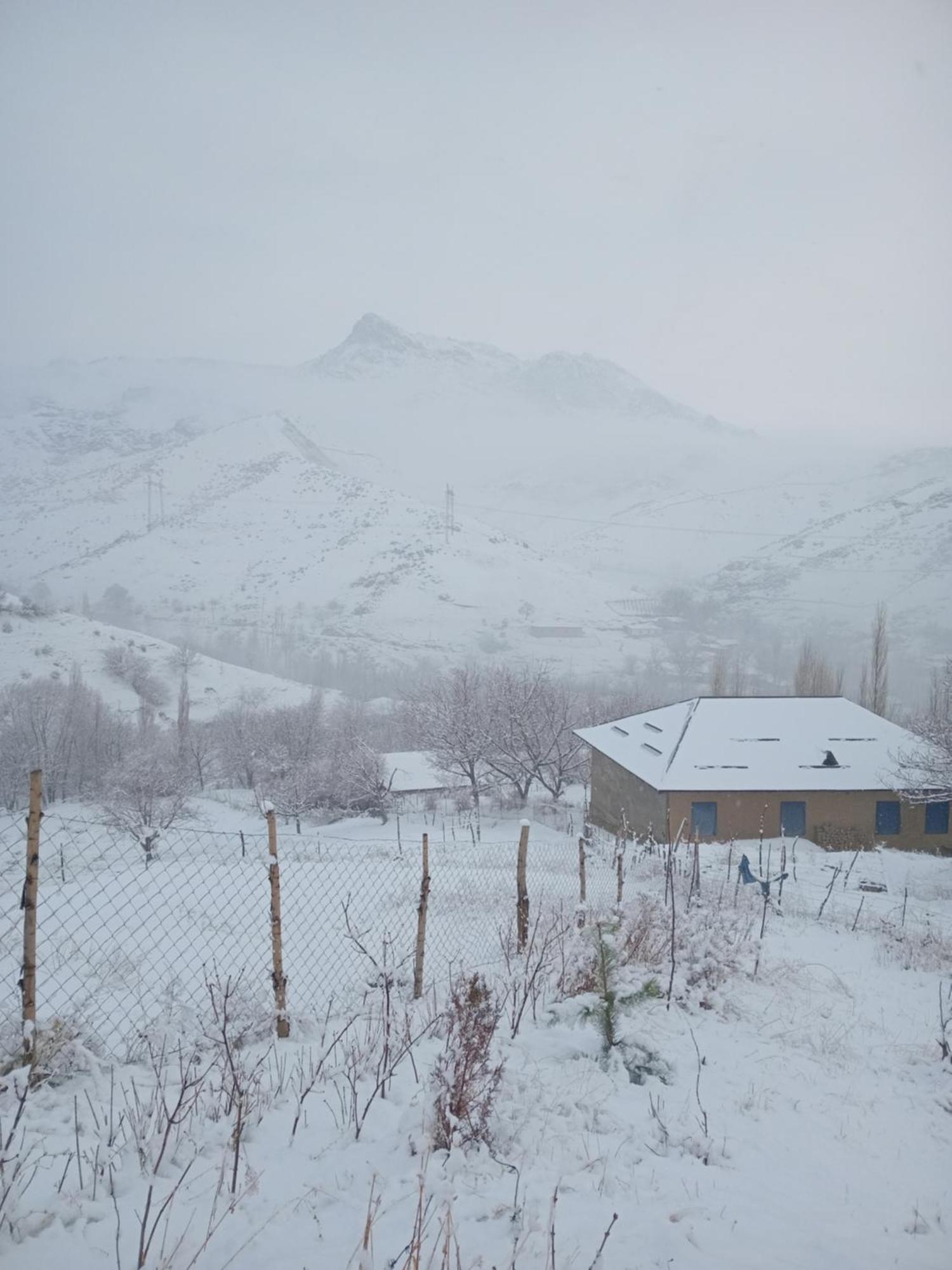Spring Family Guest House Tersak Екстер'єр фото